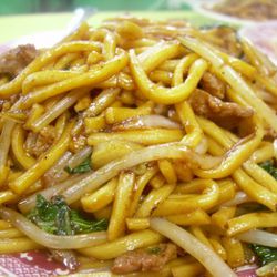 Wo Hop beef chow mein (<a href="http://cheapassfood.com/eats/show/426-like-apple-pie-" rel="nofollow">Cheap Ass Food</a>)  