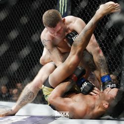Paul Felder tries to avoid submission by Charles Oliveira at UFC 218.