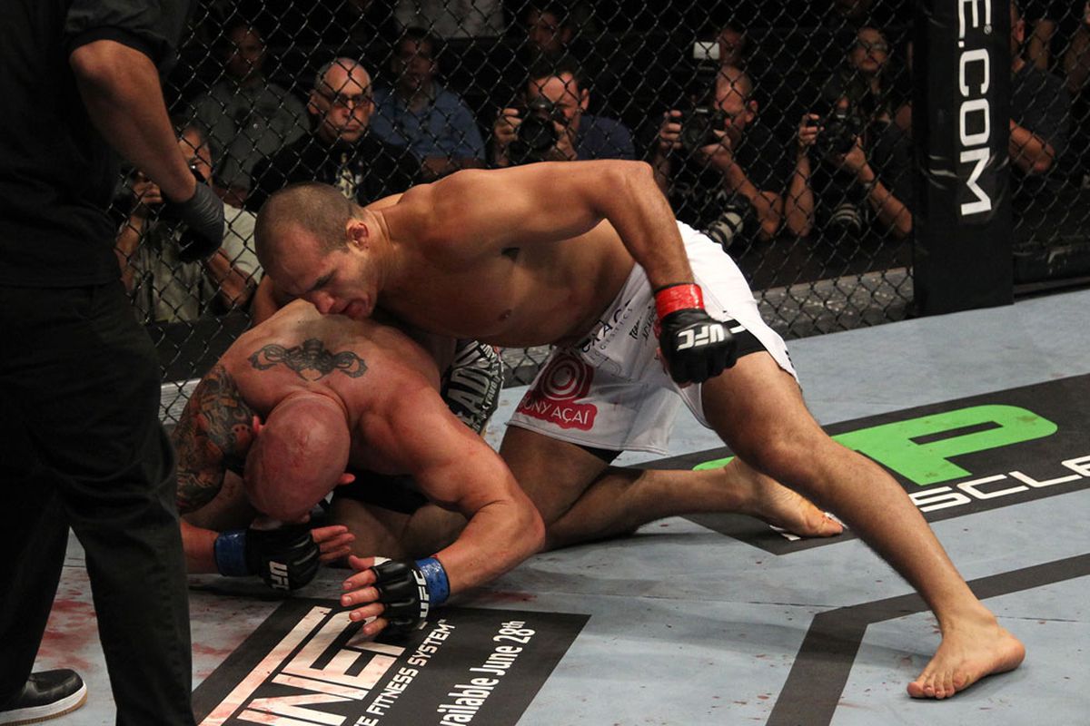 Photo via <a href="http://video.ufc.tv/131/photos/event/12_dossantos_vs_carwin_006.jpg">UFC</a>
