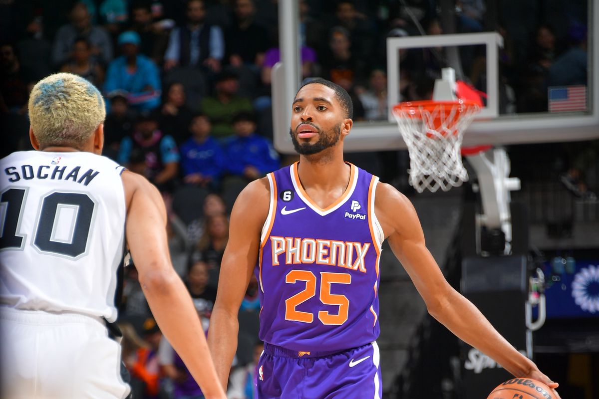 Phoenix Suns v San Antonio Spurs