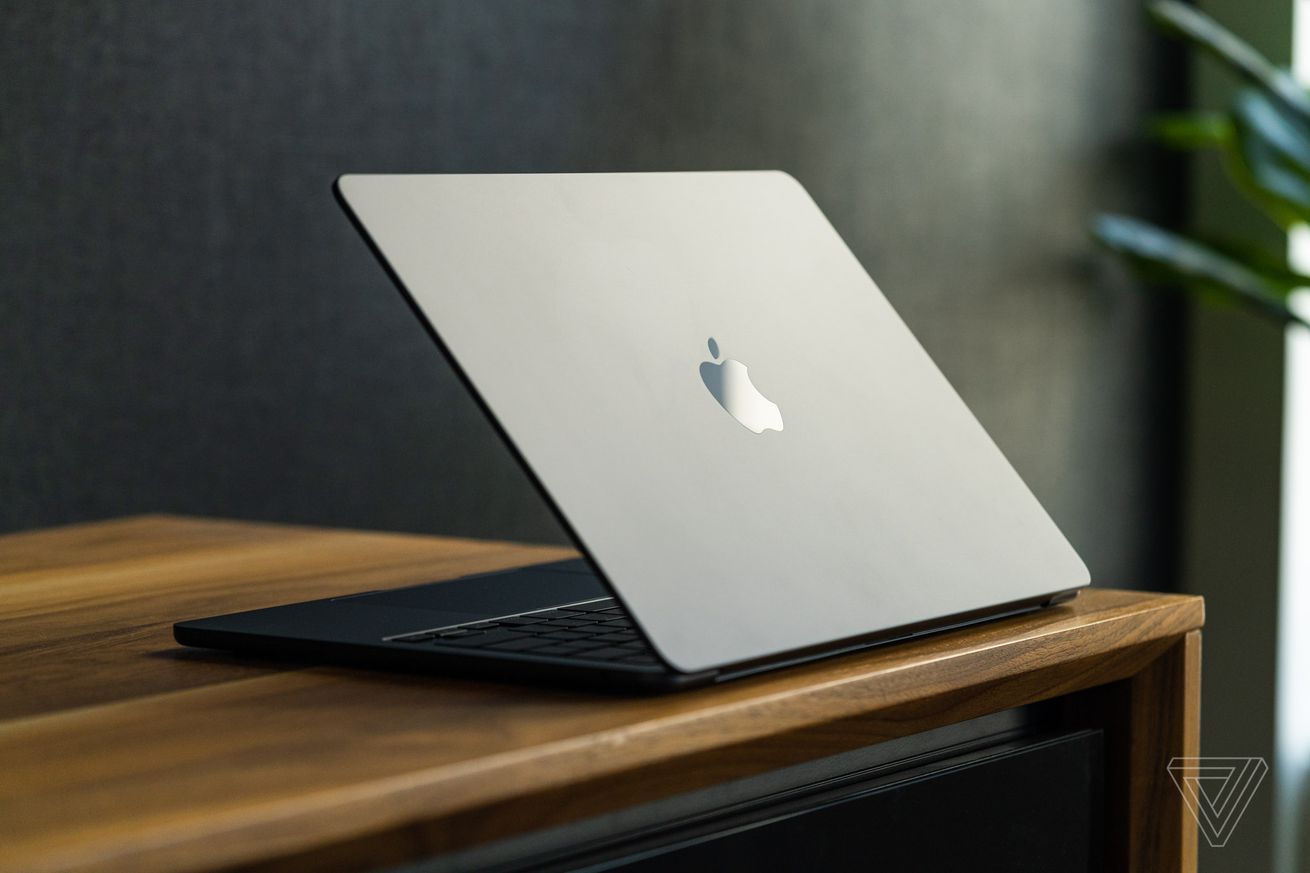 An image of the M2 MacBook Air.