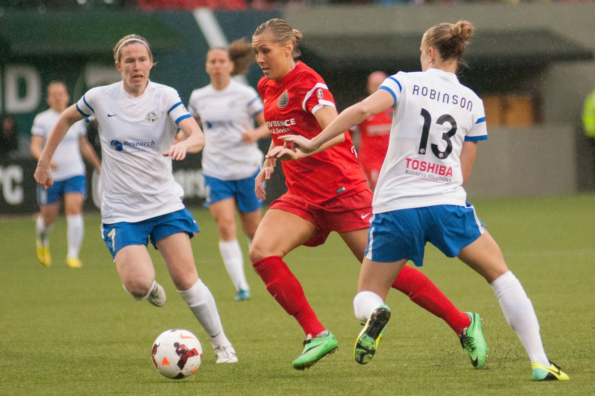 Allie Long will look to help the Thorns secure the club's first win at FC Kansas City in the regular season.