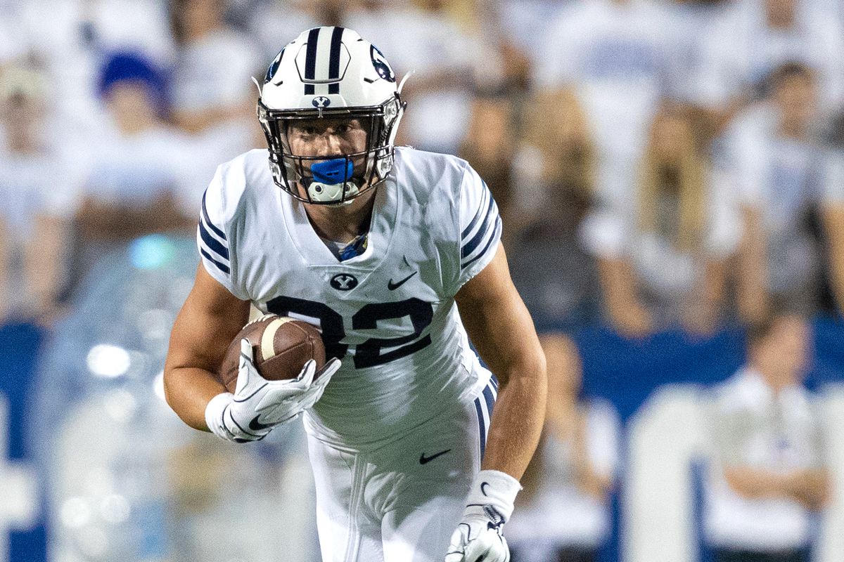 20180909 BYU tight end Dallin Holker looks for yardage during the Cougars’ 21-18 loss to California on Saturday, Sept. 8, 2018.
