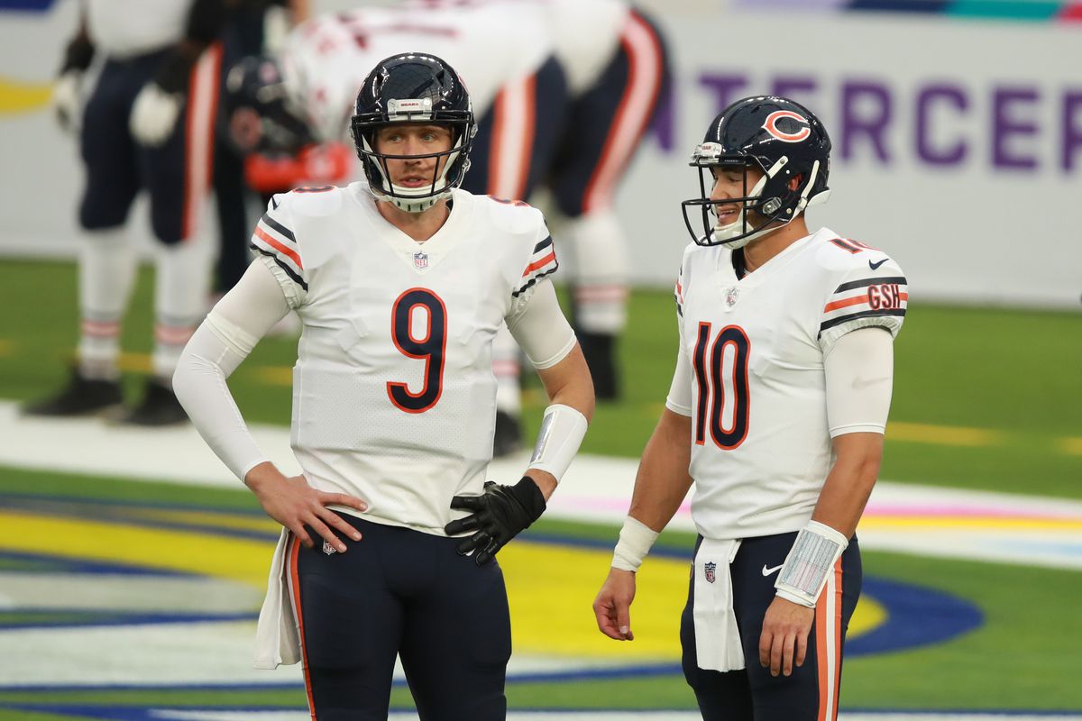 Bears quarterbacks Mitch Trubisky and Nick Foles talk before the Rams game.