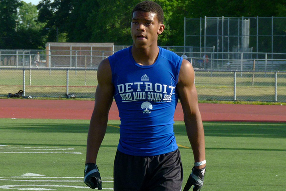 <strong>Damon Webb</strong> didn't waste any time showing off his playmaking ability for Cass Tech (Photo credit: Matt Pargoff, <a href="http://maizeandbluenews.com" target="new">Maize and Blue News</a>)