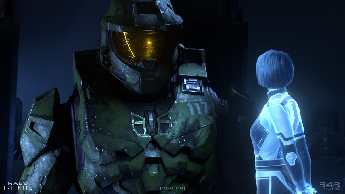 master chief and the weapon looking at each other