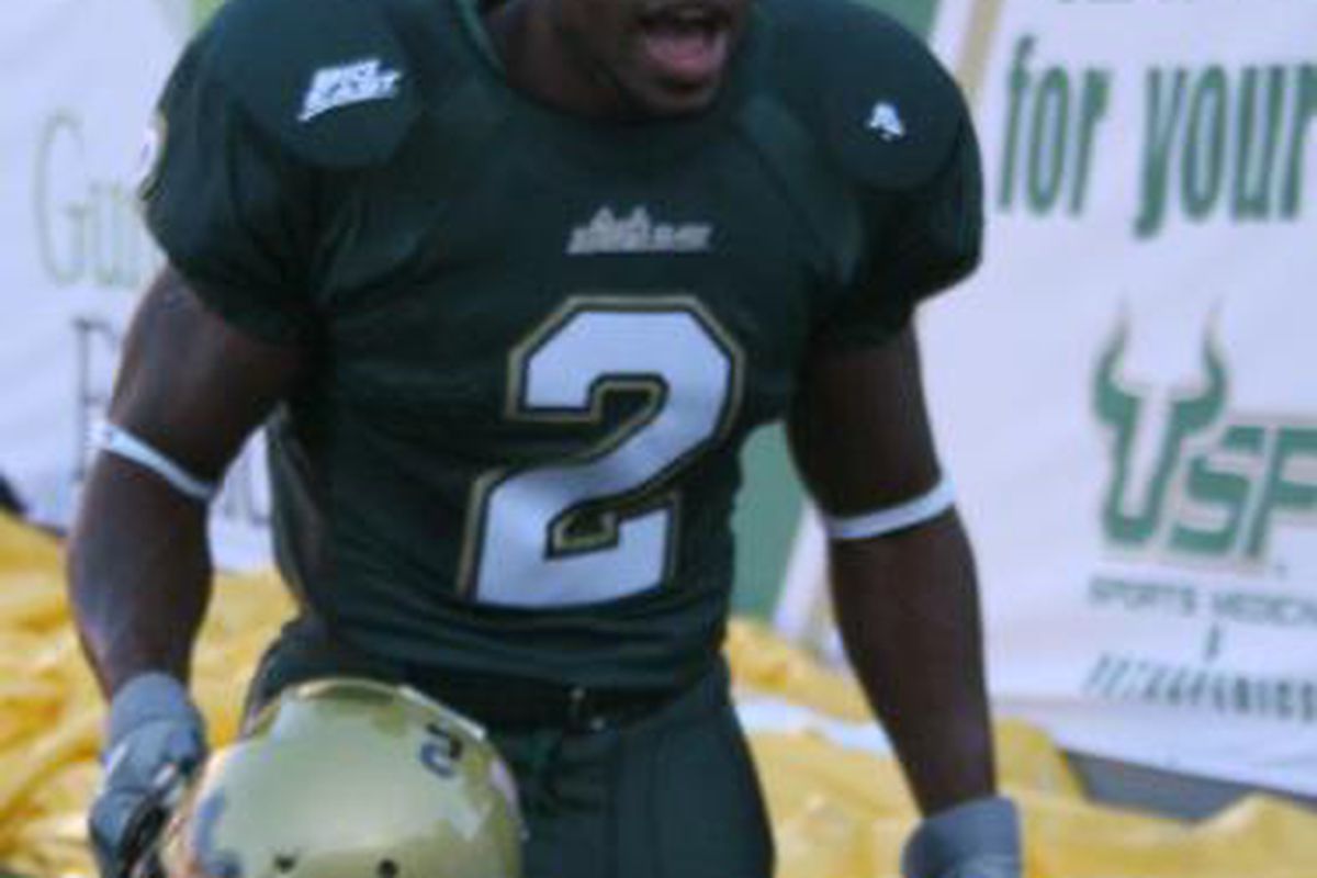 Andre Hall had a lot of big games for USF. Not many people saw his first one, but I did. It's one of my favorite moments. via <a href="http://media.scout.com/Media/Image/25/253474.jpg">media.scout.com</a>