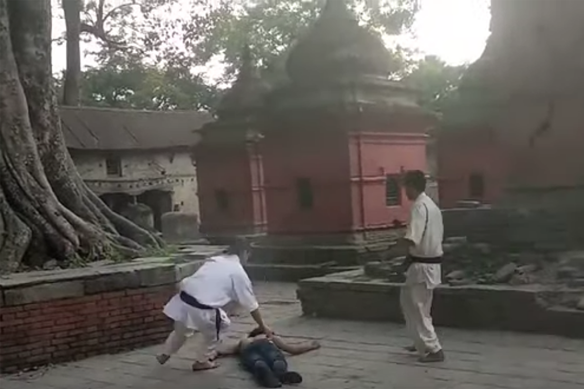 Video: Street-fighter vs. Karate black-belt fight ends horribly