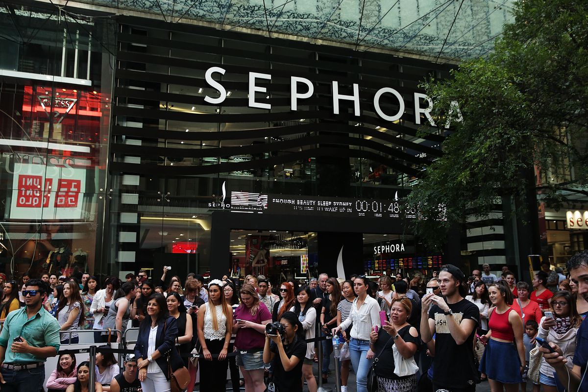 A crowd of shoppers outside a Sephora store.
