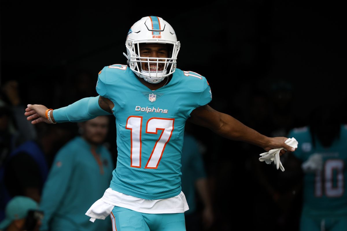 Wide receiver Jaylen Waddle #17 of the Miami Dolphins takes the field at Hard Rock Stadium on January 08, 2023 in Miami Gardens, Florida.