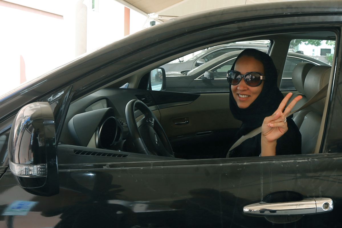 Can Women Drive In Dubai?  