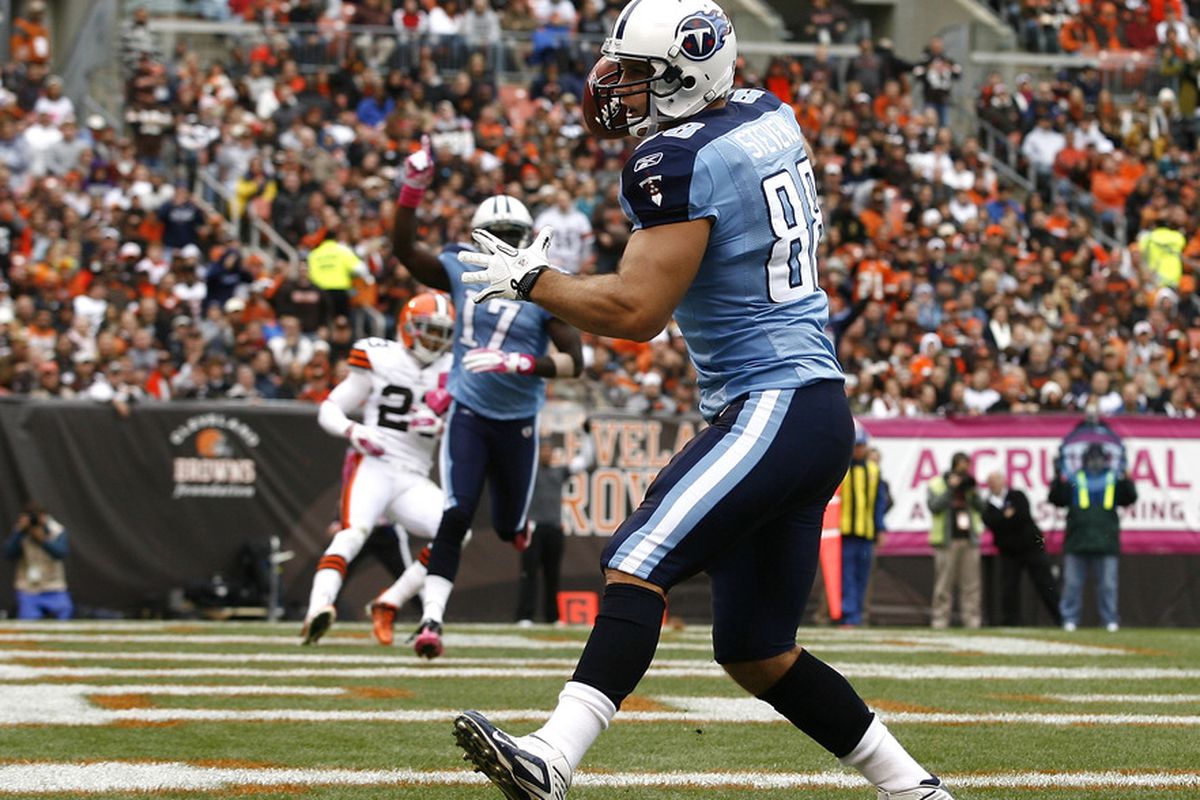 CLEVELAND, OH - OCTOBER 02:  Tight end Craig Stevens #88 of the Tennessee Titans catches a touchdown pass against the Cleveland Browns  at Cleveland Browns Stadium on October 2, 2011 in Cleveland, Ohio.  (Photo by Matt Sullivan/Getty Images)