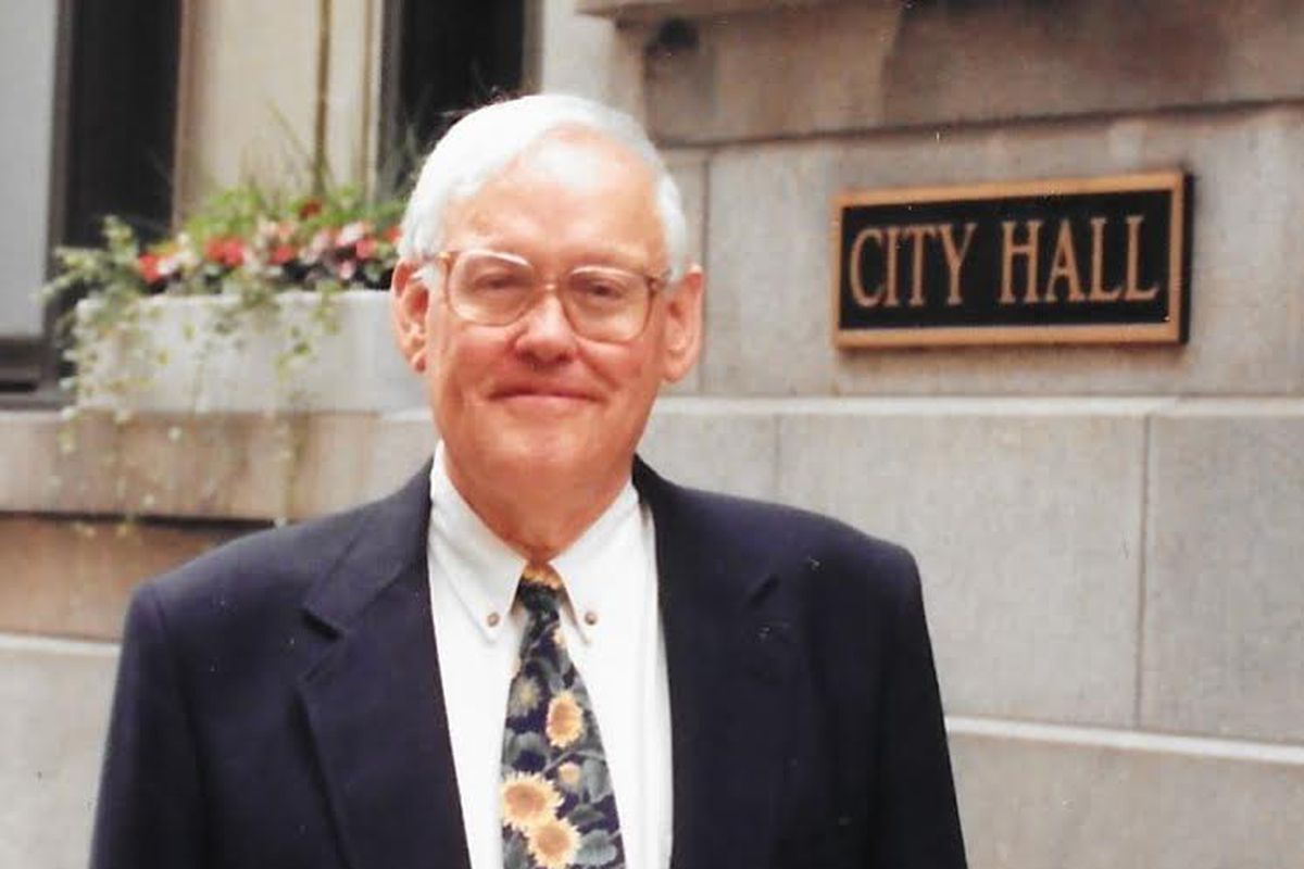 Frank Sullivan, news reporter who became press secretary for Mayor Richard J. Daley