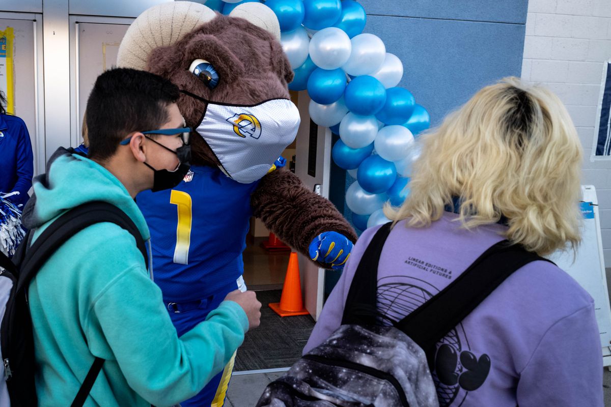 Students are greeted by Rampage the LA Rams mascot at Olive Vista Middle School in Sylmar, CA Tuesday, January 11, 2021.