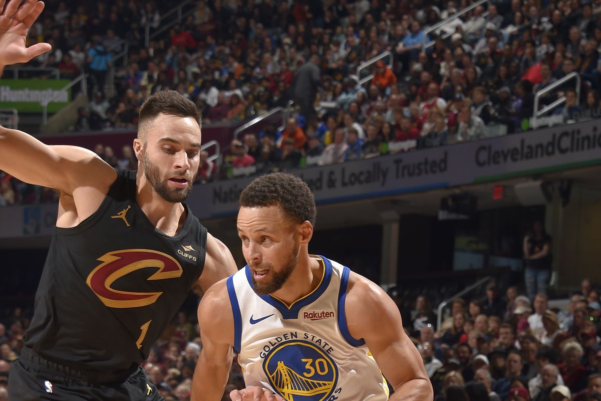 Steph Curry driving by a Cavs defender. 