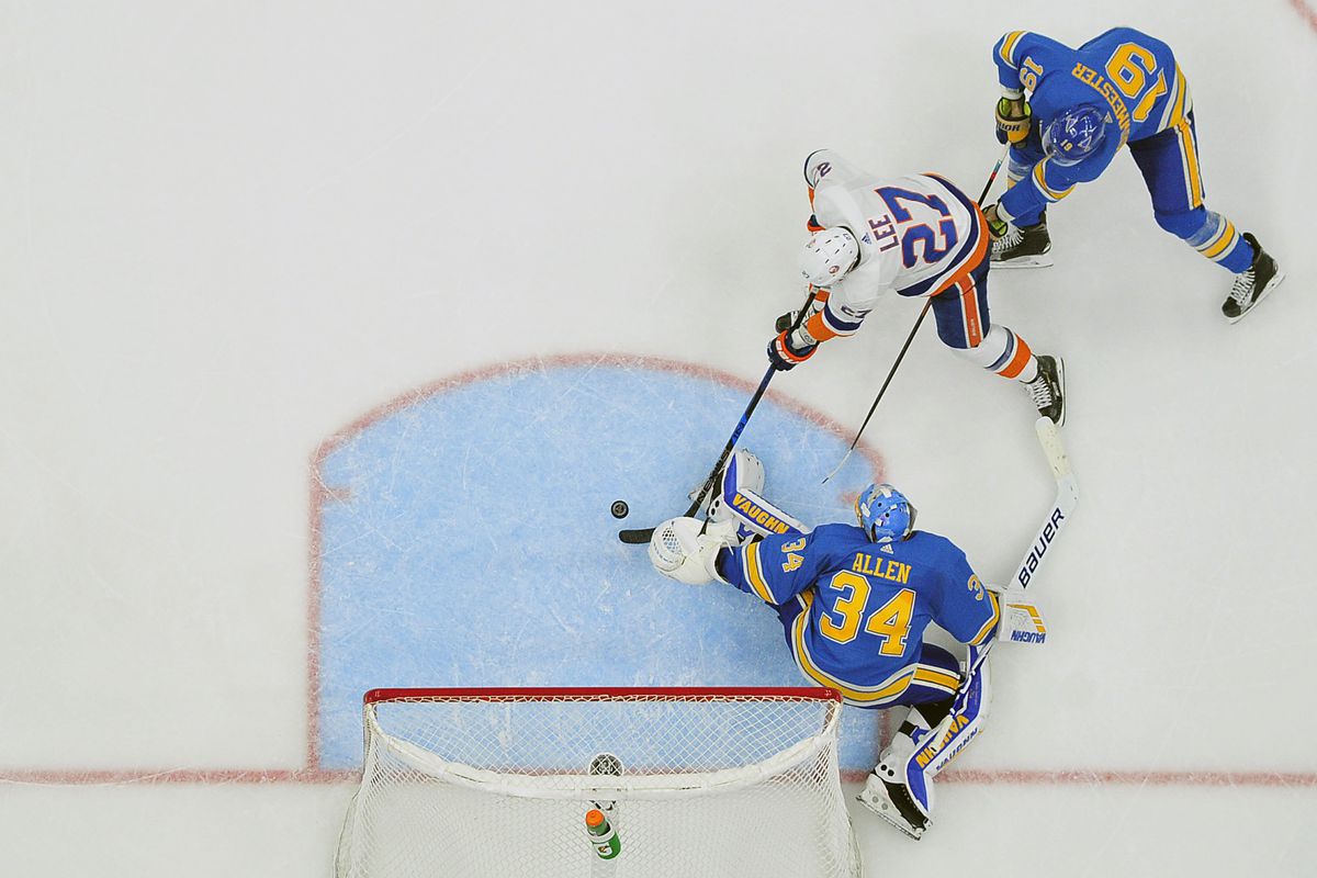 NHL: New York Islanders at St. Louis Blues