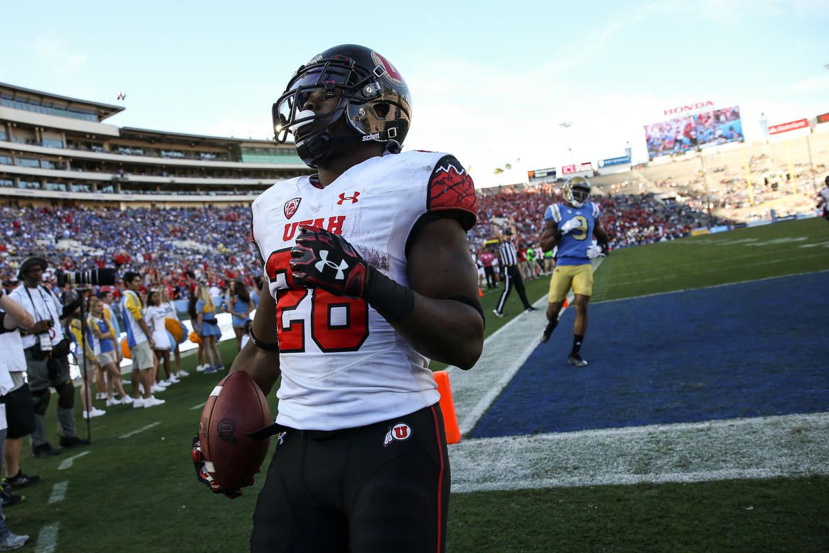 Utah Utes running back Joe Williams (28) runs the ball for a touchdown, putting Utah up 52-38 after the PAT, during a game against the UCLA Bruins at the Rose Bowl in Pasadena, Calif. on Saturday, Oct. 22, 2016.