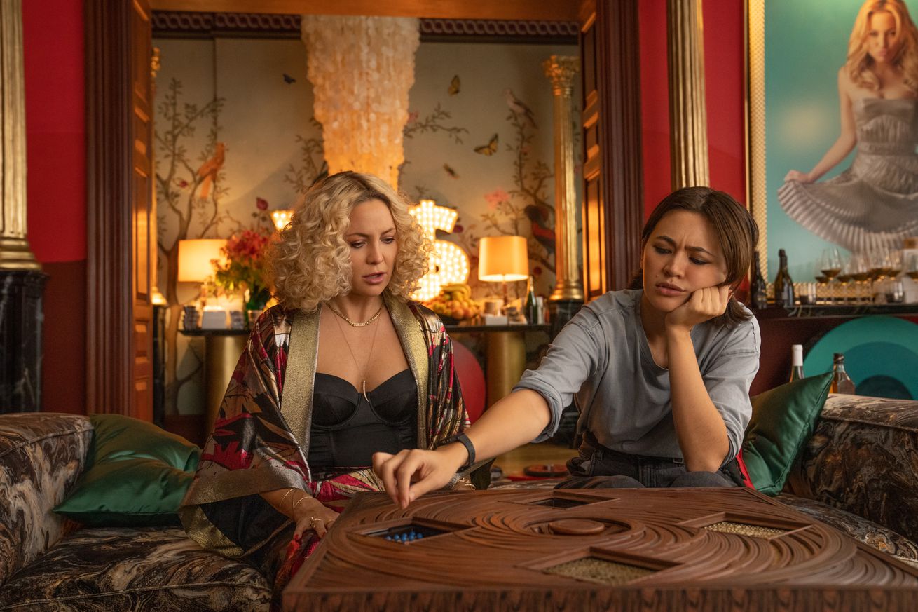 Kate Hudson and Jessica Henwick in Glass Onion: A Knives Out Mystery.