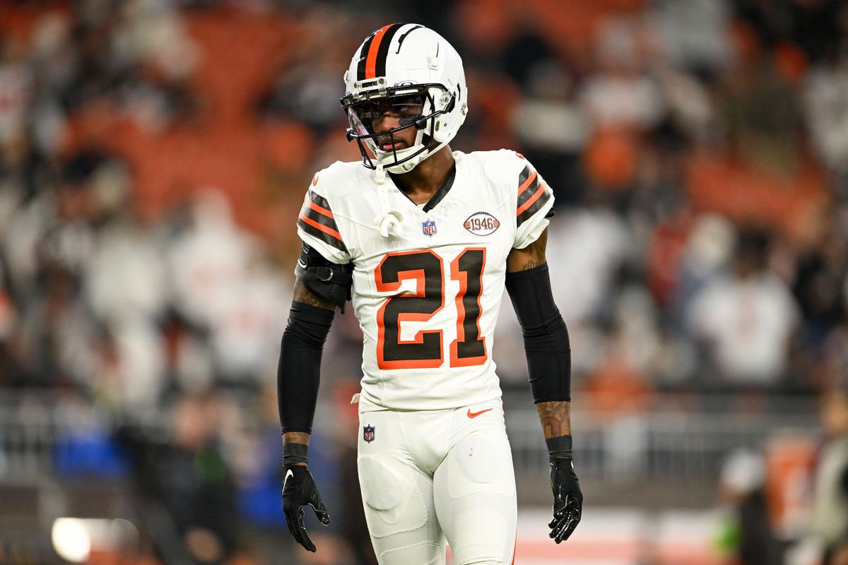Denzel Ward of the Cleveland Browns warms up prior to a game against the New York Jets at Cleveland Browns Stadium on December 28, 2023 in Cleveland, Ohio.