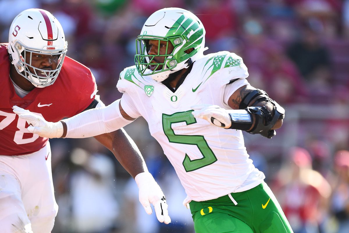 Oregon Ducks defensive end Kayvon Thibodeaux rushes the quarterback during a college football game between the Oregon Ducks and the Stanford Cardinal on October 2, 2021, at Stanford Stadium in Palo Alto, CA.