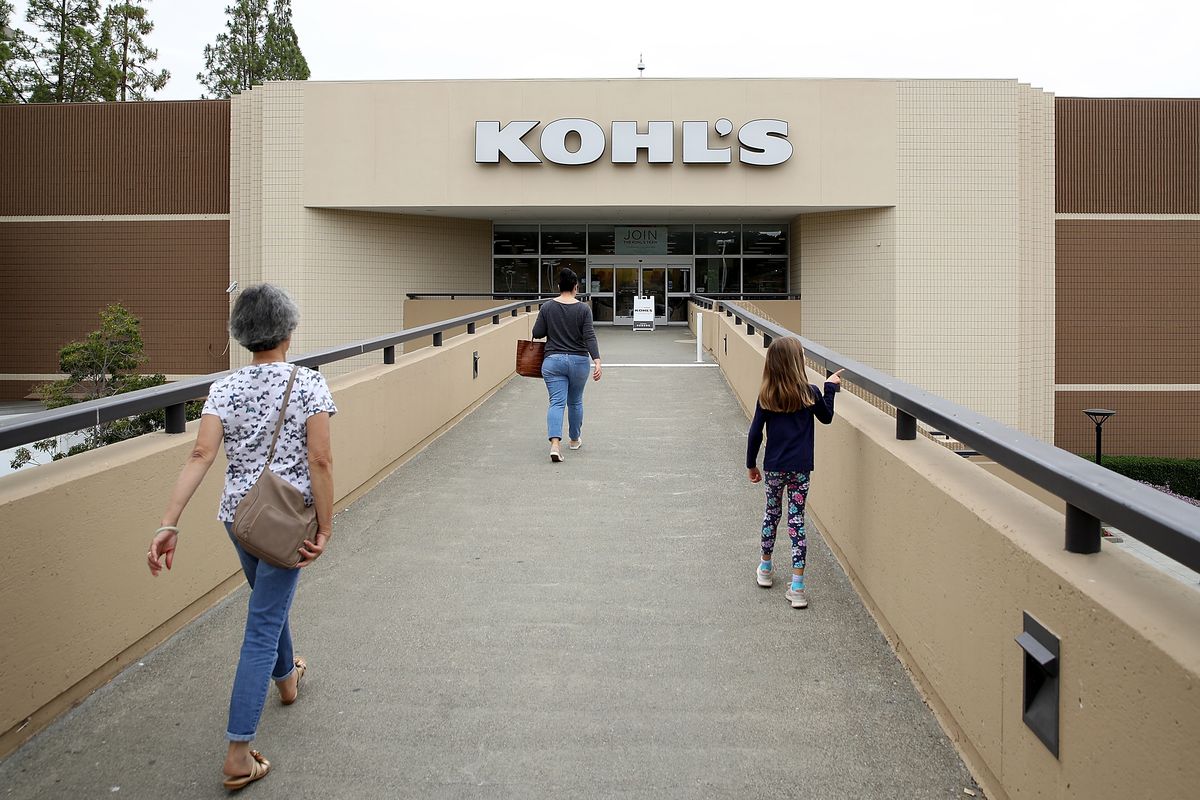 Shoppers walk toward the entrance of a Kohl’s store.