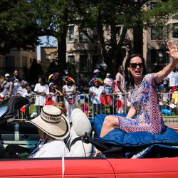 Illinois Attorney General Lisa Madigan rides in the Bud Billiken Day Parade on August 11, 2018. | Max Herman/For the Sun-Times