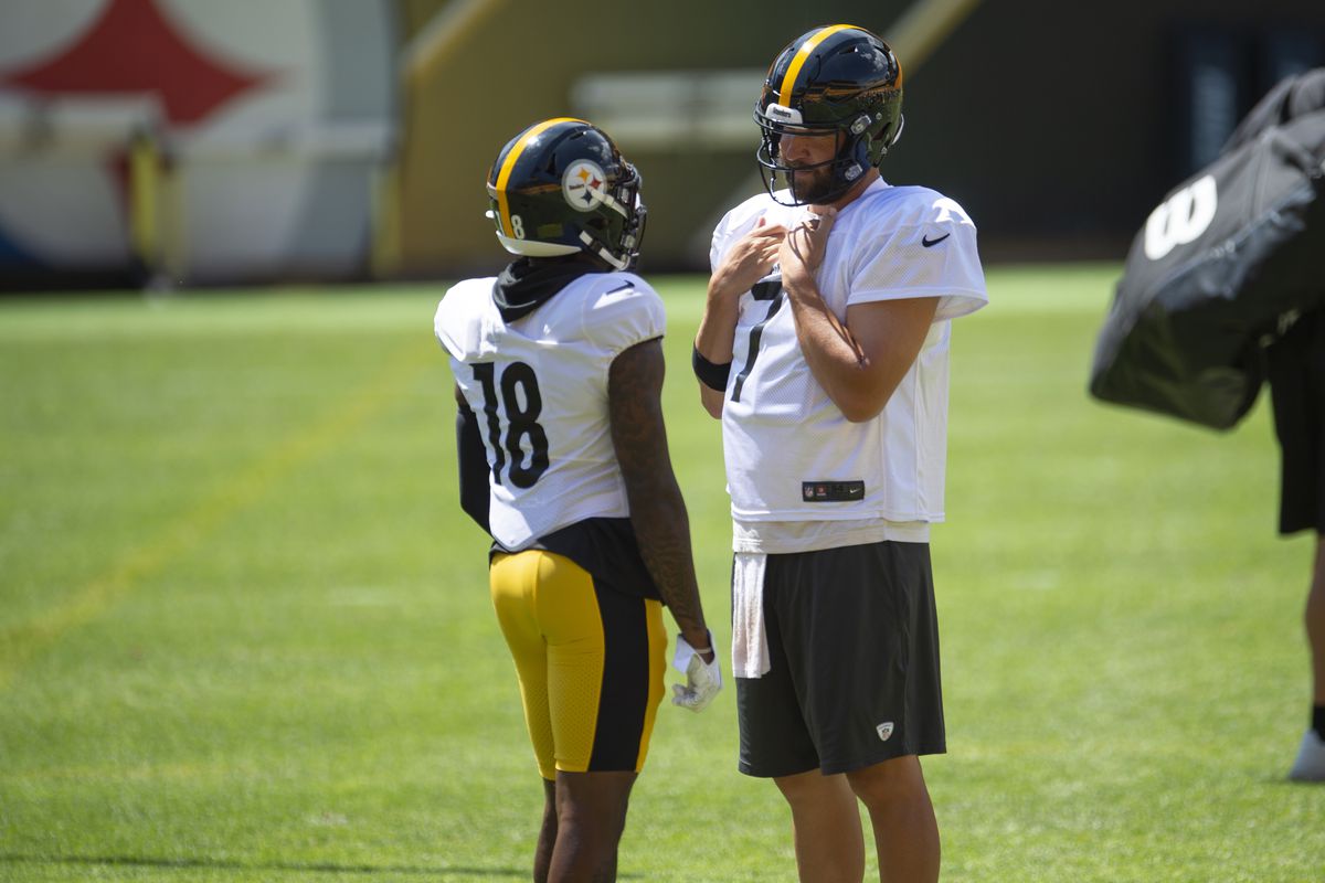 Pittsburgh Steelers quarterback Ben Roethlisberger and Pittsburgh Steelers wide receiver Diontae Johnson train at Heinz Field during the Steelers 2020 Training Camp.