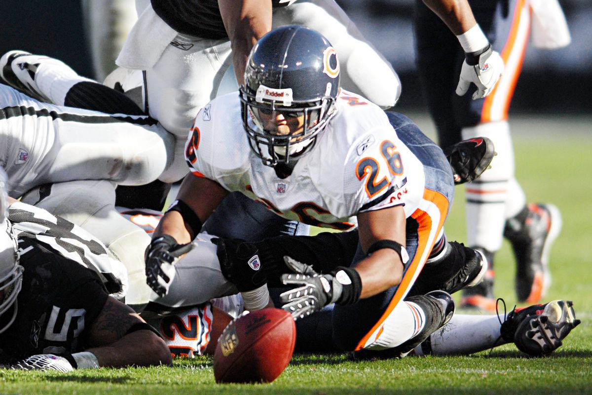 Bears cornerback Trumaine McBride recovers a fumble by Raiders running back Justin Fargas in the third quarter in Oakland, Calif. on Sunday November 11, 2007. Chicago won 17-6. (Nader Khouri/Contra Costa Times)