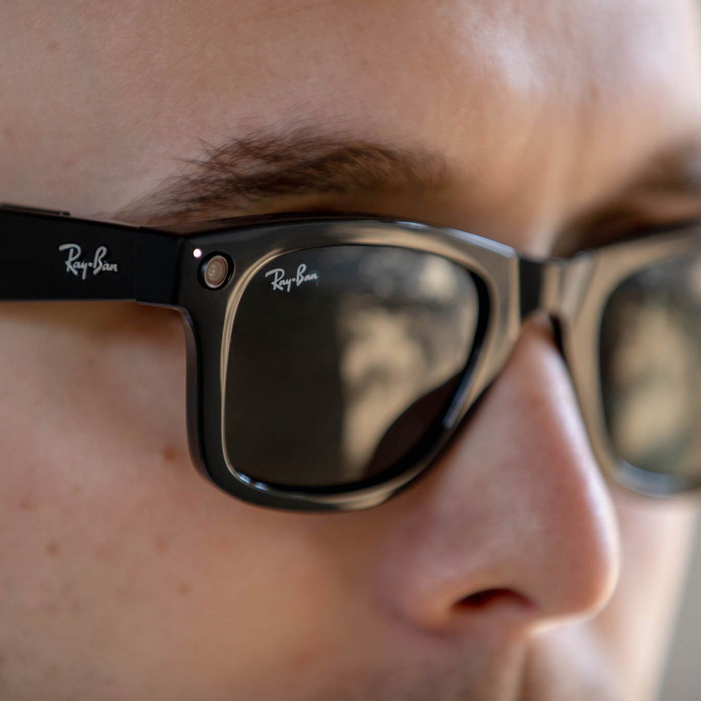 Abstractie Daar makkelijk te gebruiken Ray-Ban Stories: hands-on with Facebook's first smart glasses - The Verge