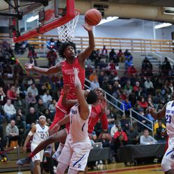 Issac Stanback blocks a shot. Worsom Robinson/For the Sun-Times.