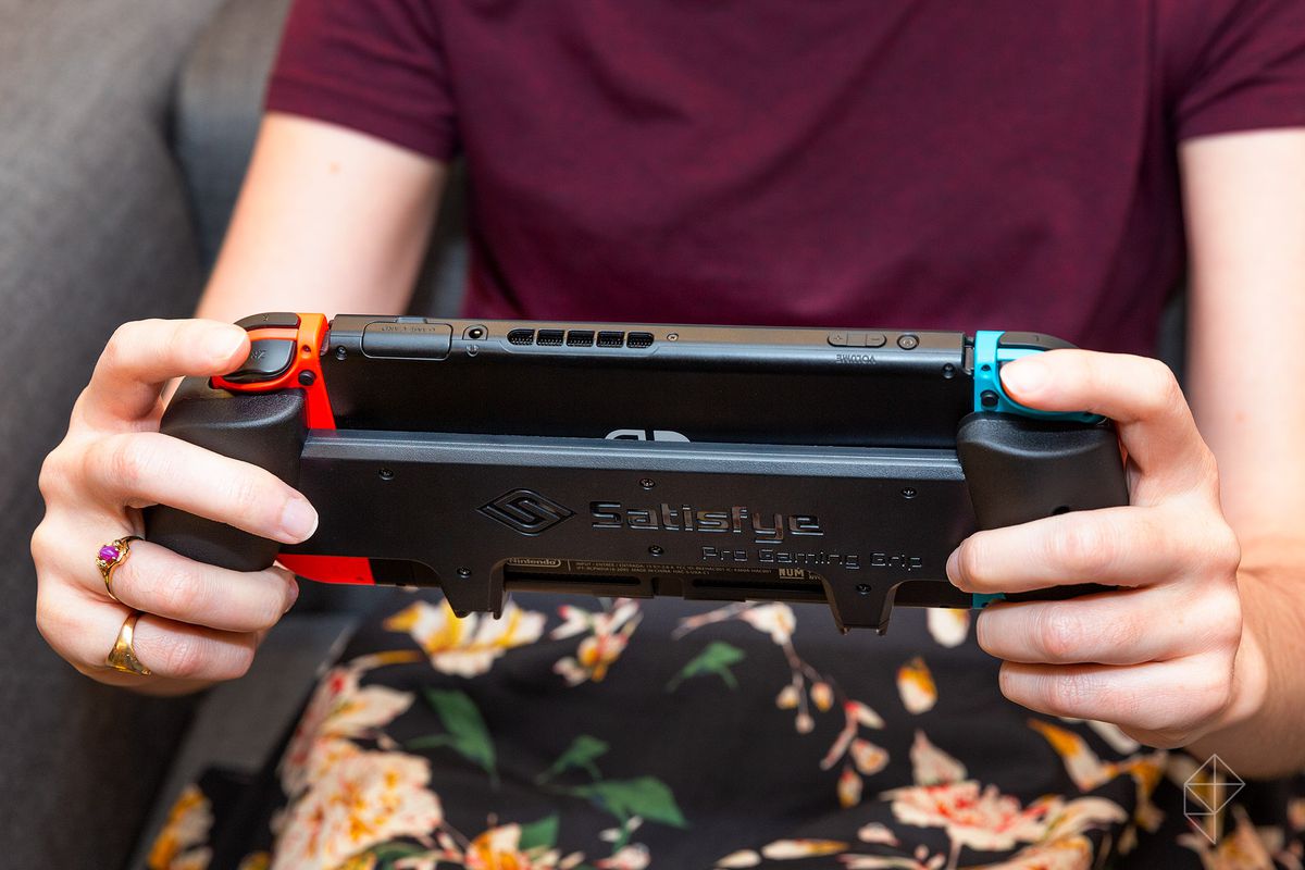 Playing Switch shooters on the go? You may need this grip