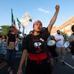 A crowd of a couple hundred march through Pilsenlas demanding families be reunited and ICE be abolished. I Maria de la Guardia/Sun-Times