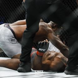 Francis Ngannou finishes Alistair Overeem at UFC 218.