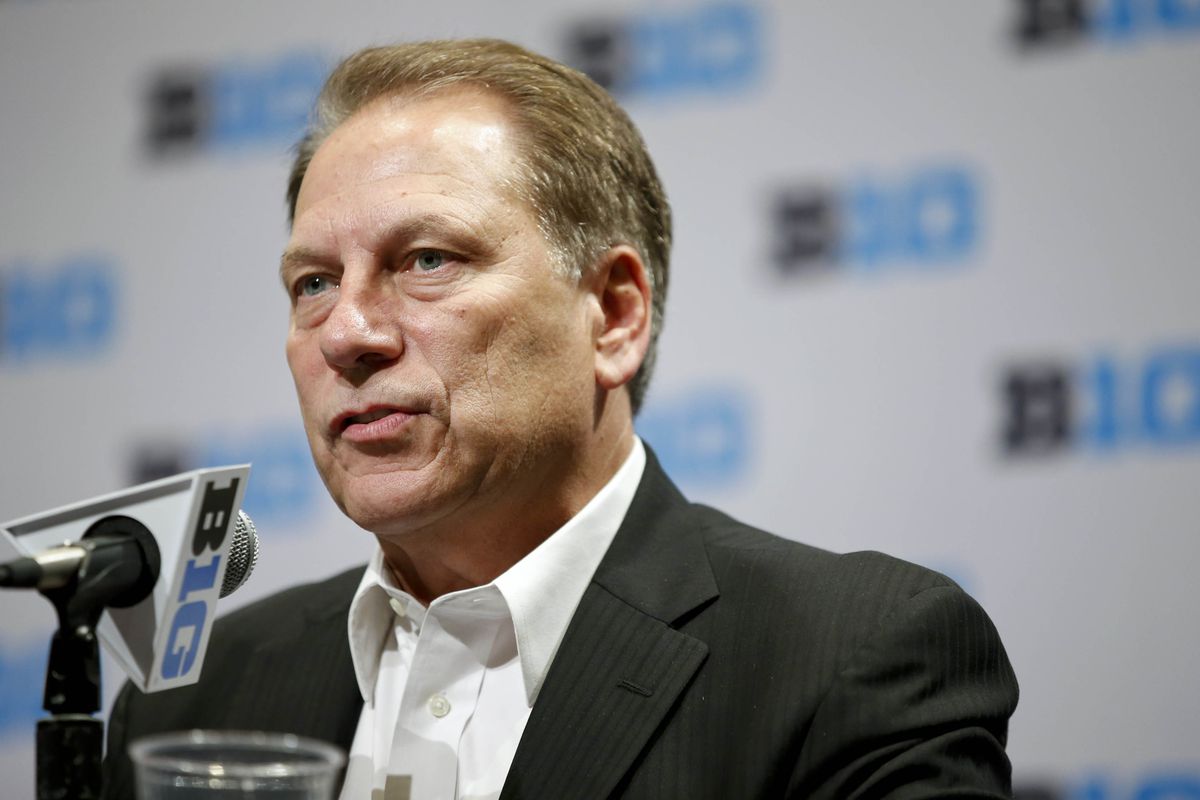 See! No tie! Izzo is straight maxin' and relaxin'