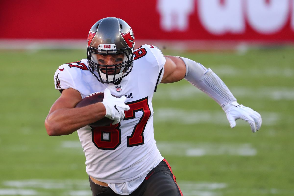 Rob Gronkowski, Cameron Brate fantasy football start/sit advice: What to do with the Bucs TEs in Week 7 - DraftKings Nation
