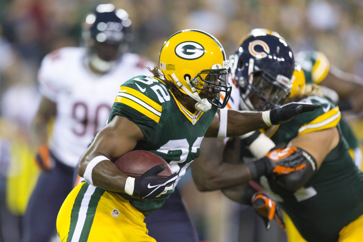 Sep 13, 2012; Green Bay, WI, USA;  Green Bay Packers running back Cedric Benson (32) carries the football during the first quarter against the Chicago Bears at Lambeau Field.  Mandatory Credit: Jeff Hanisch-US PRESSWIRE