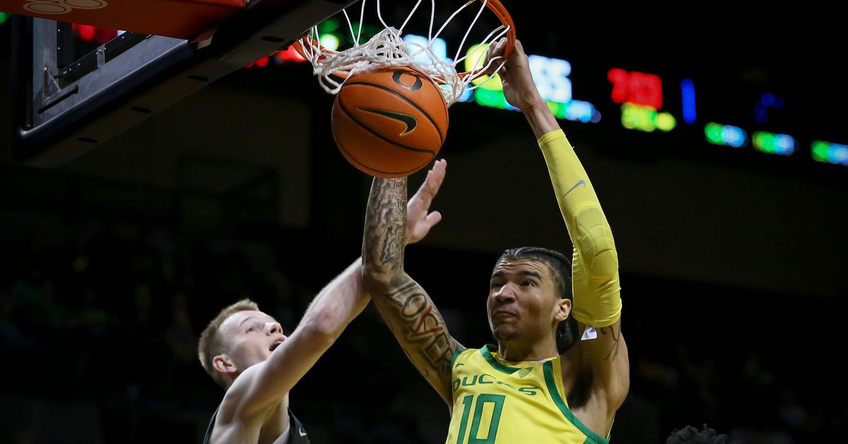 WSU opens Pac-12 play with loss at Oregon, 74-60.