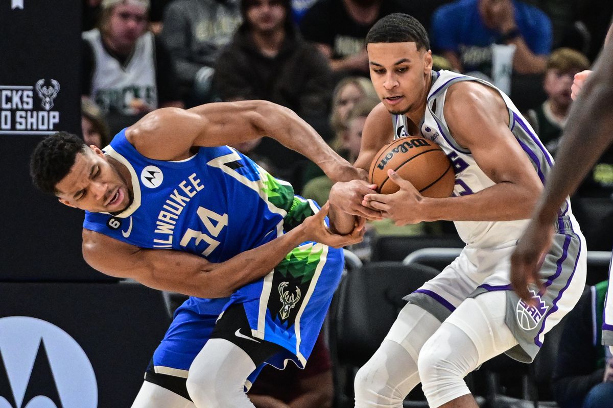 NBA: Sacramento Kings at Milwaukee Bucks