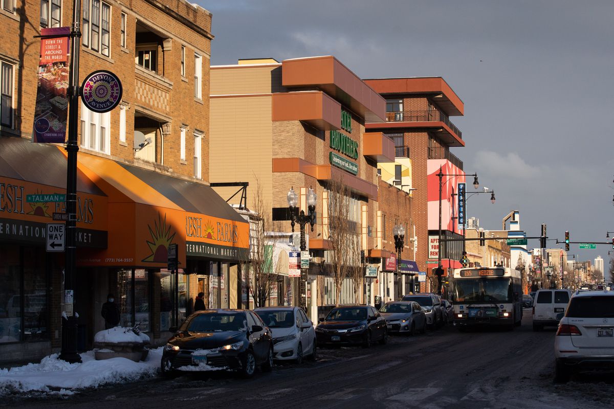 West Devon Avenue in West Ridge can be seen in this photo, Friday afternoon, January 28, 2022. |  Pat Nabong/Sun-Times