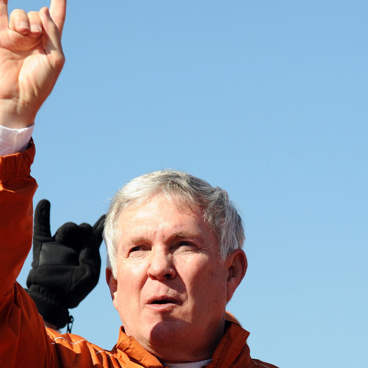 Mack Brown Tired Of Disrespectful Horns Down Taunt Just Made Horns Down More Fun Sbnation Com