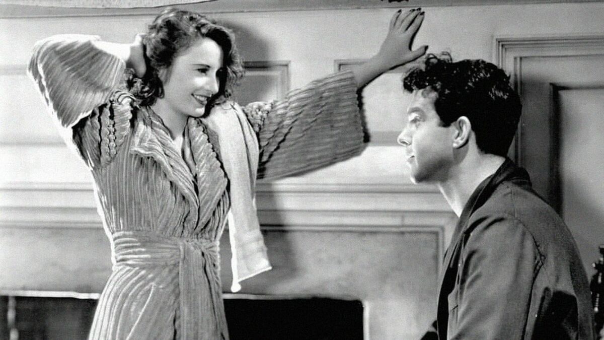 Barbara Stanwyck and Fred MacMurray looking romantic in Remember The Night 