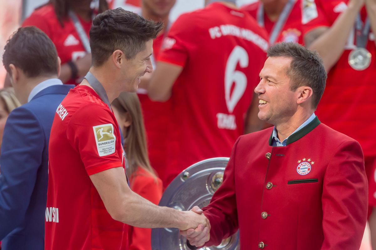 Robert Lewandowski shakes Lothar’s hand after a Bundesliga match in 2019.