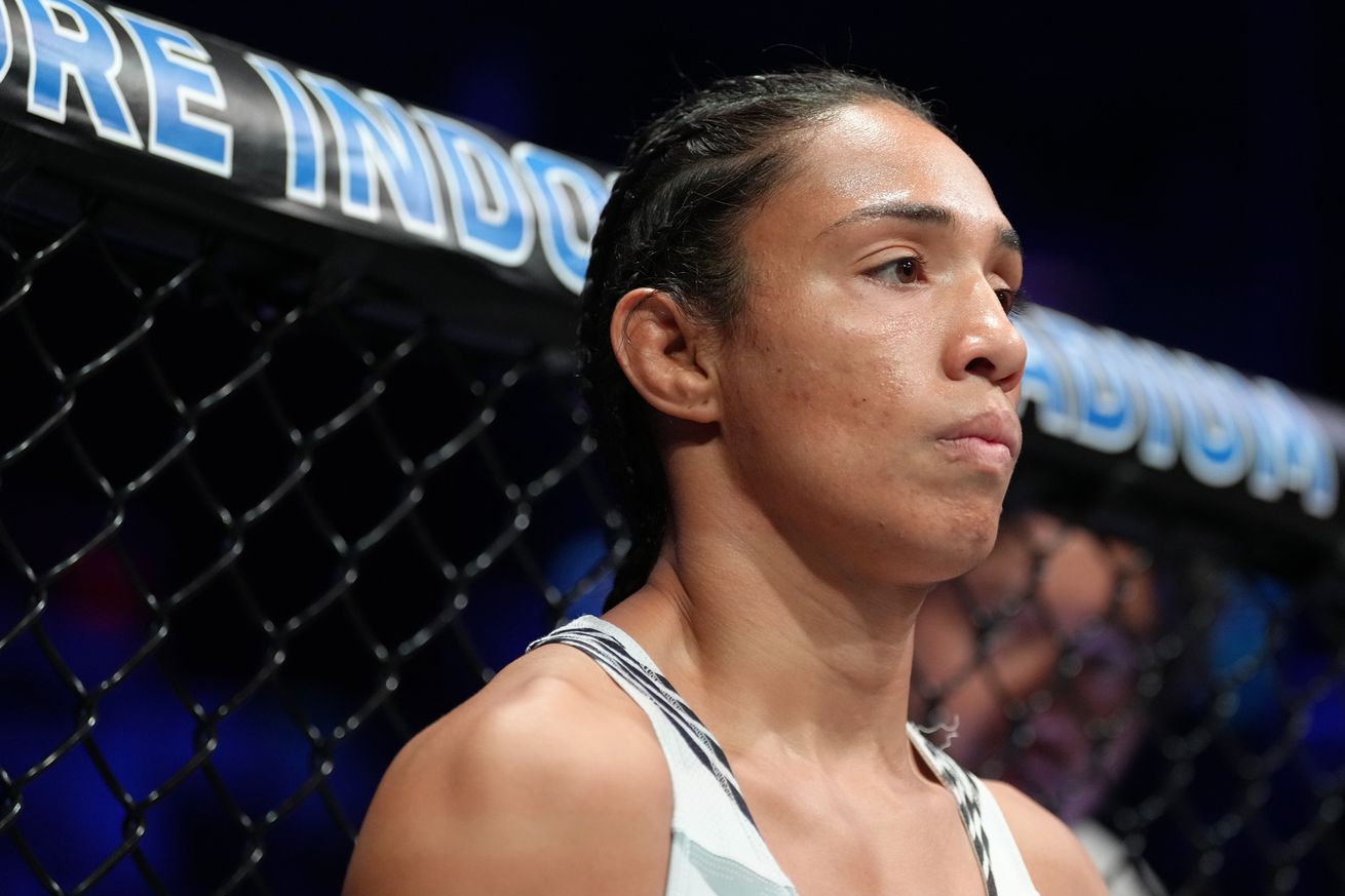 Former UFC contender Taila Santos signs with PFL