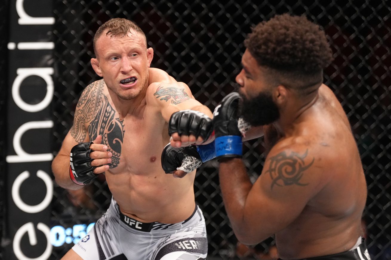 Jack Hermansson defeated Chris Curtis at UFC London.