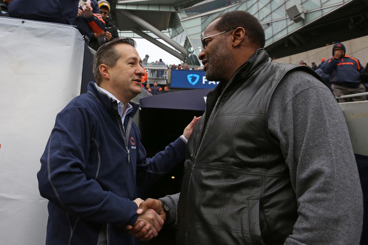 Richard Dent tries to convince Cubs owner Todd Ricketts to buy the Bears... OK, not really, but... 