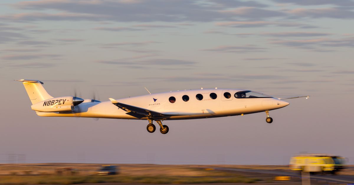 An all-electric passenger plane completed its first test flight - The Verge