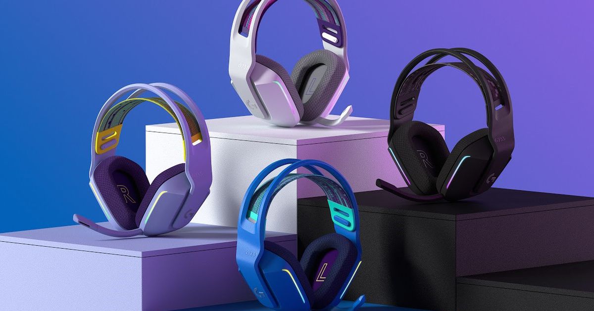 Logitech’s colorful G733 wireless headset can make your desk less drab thumbnail