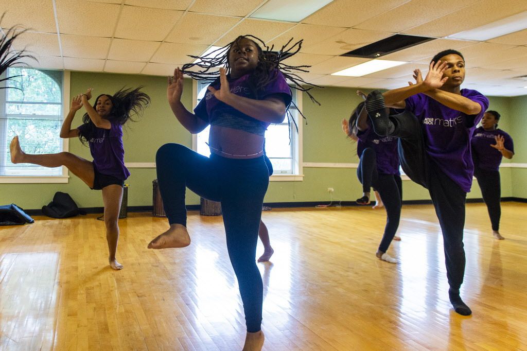 Aviwe DuBois and other members of the Les Enfants Dance program practice a contemporary dance routine, Saturday, Sept. 8, 2018, in Chicago. | Tyler LaRiviere/Sun-Times