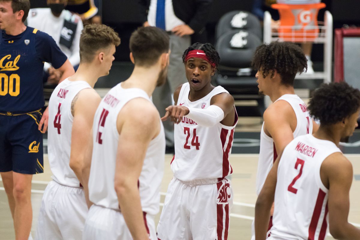 PULLMAN, WA - FEBRUARY 18: Washington State guard Noah Williams (24) calls out directions to his teammates during the first half of a Pac 12 matchup between the California Golden Bears and the Washington State Cougars on February 18, 2021, at Beasley Coliseum in Pullman, WA.