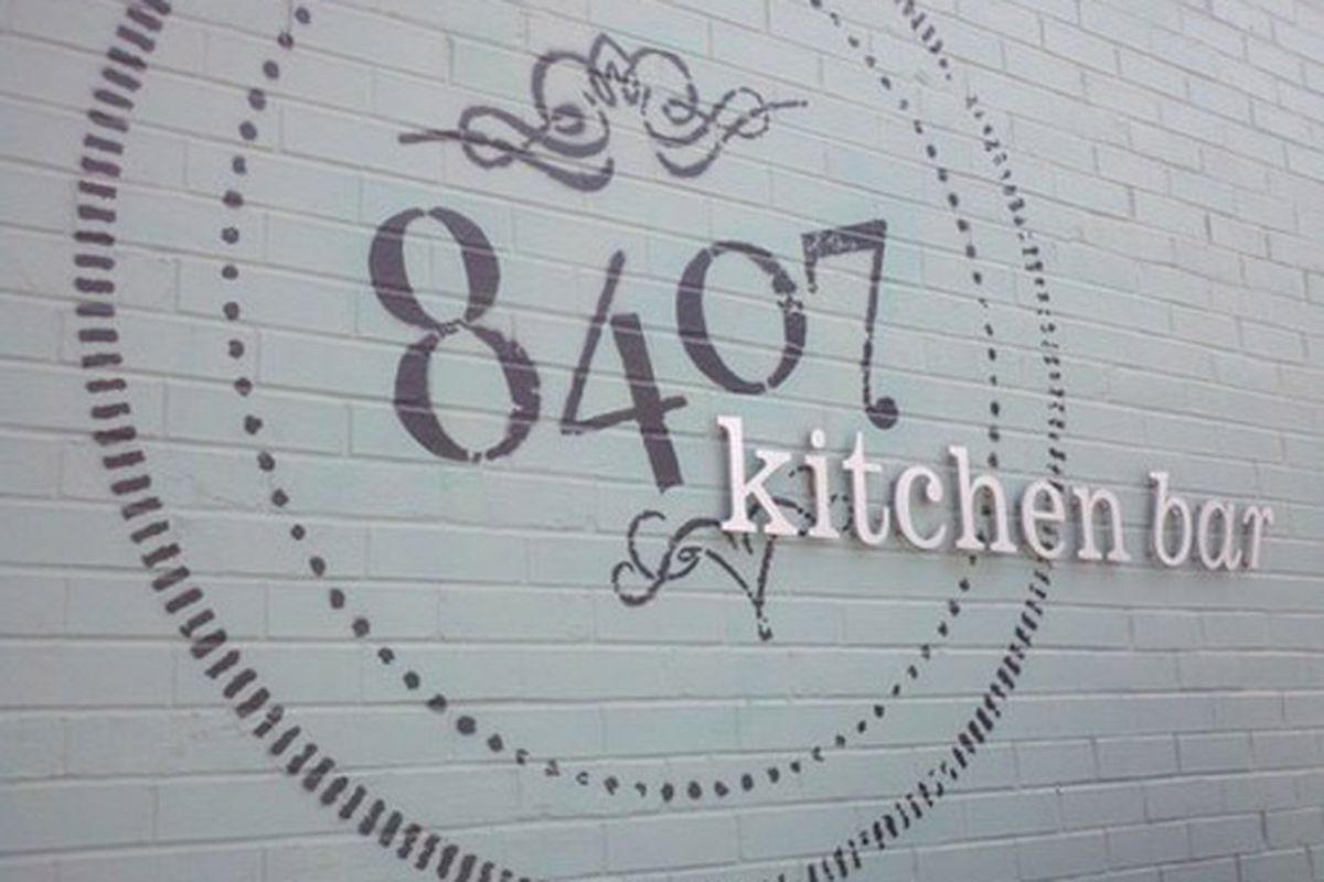 8407 Kitchen Bar 